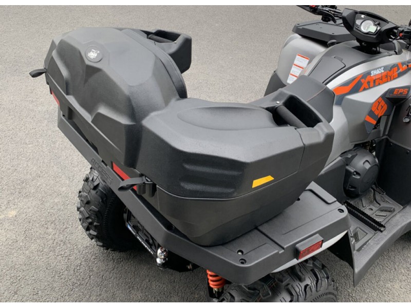 Cutie ATV spate, cu spatar si manere pasager, Shark L7500 75 litri 106x61x43 cm Cutie ATV spate, cu spatar si manere pasager, Shark L7500 75 litri 106x61x43 cm