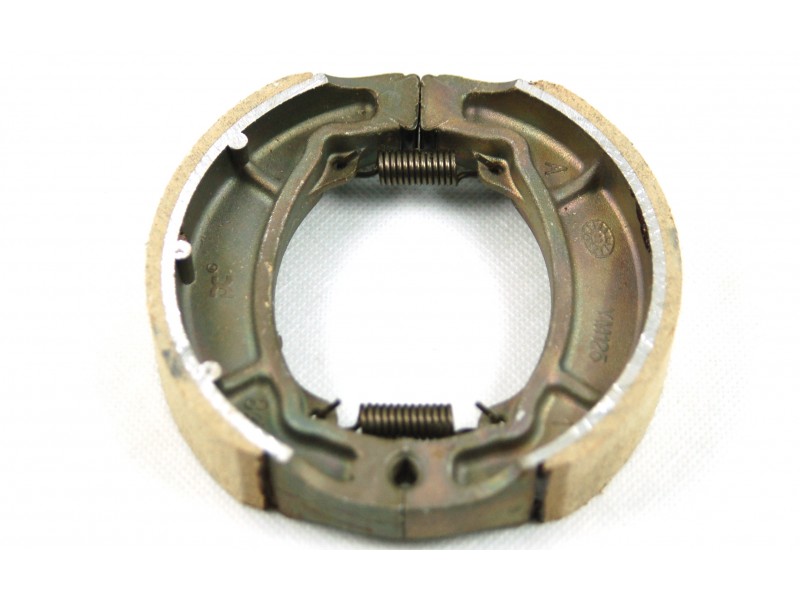 Front brake shoes for 21 2 scooter