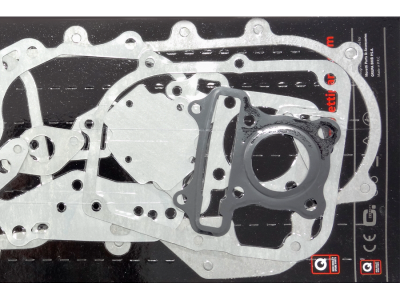 engine seals set SCOOTER 4T 50 (length of the drive cover gasket 430mm)