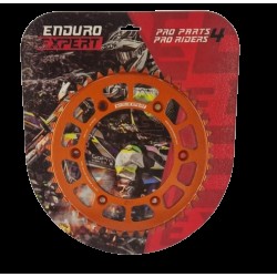 Pinion spate KTM / Husqvarna / Husaberg '90-'24 Aluminiu RACING orange (45 dinti) JTR897.45 Enduro Expert 89745ROEE Pinion spate KTM / Husqvarna / Husaberg '90-'24 Aluminiu RACING orange (45 dinti) JTR897.45 Enduro Expert 89745ROEE