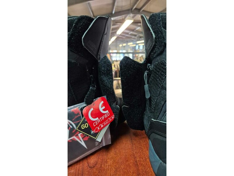 Cizme touring ALPINESTARS RT-8 GORE-TEX Negru 44 - RESIGILAT