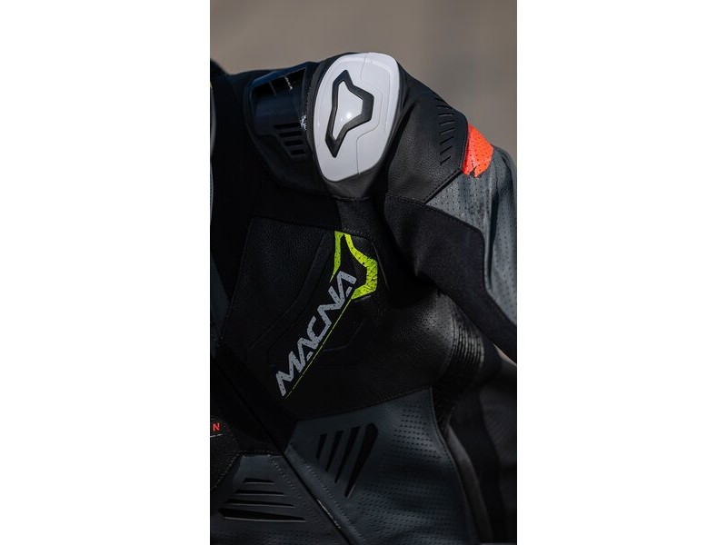 Combinezon de piele 1 piesa MACNA CHROMIQ Combinezon de piele 1 piesa MACNA CHROMIQ