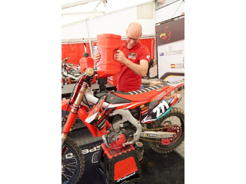 Utility can POLISPORT PROOCTANE 8464600001 10 l with standard cap + 100 ml mixer + hose clear red