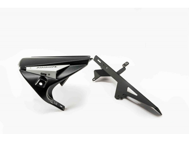 Aripa de spate PUIG R 8999C carbon look Aripa de spate PUIG R 8999C carbon look