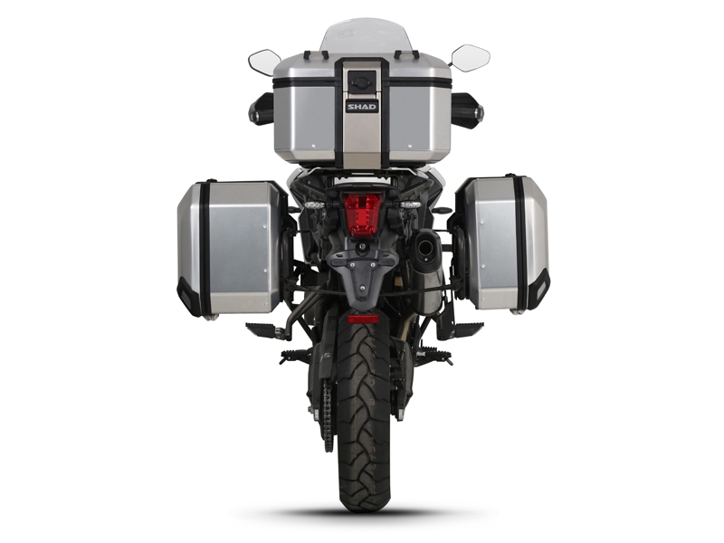 Set complet de cutii de aluminiu SHAD TERRA, 37L cutie centrala si 36L / 47L cutii laterale, incluzand set de montaj si placa SHAD TRIUMPH Tiger 800