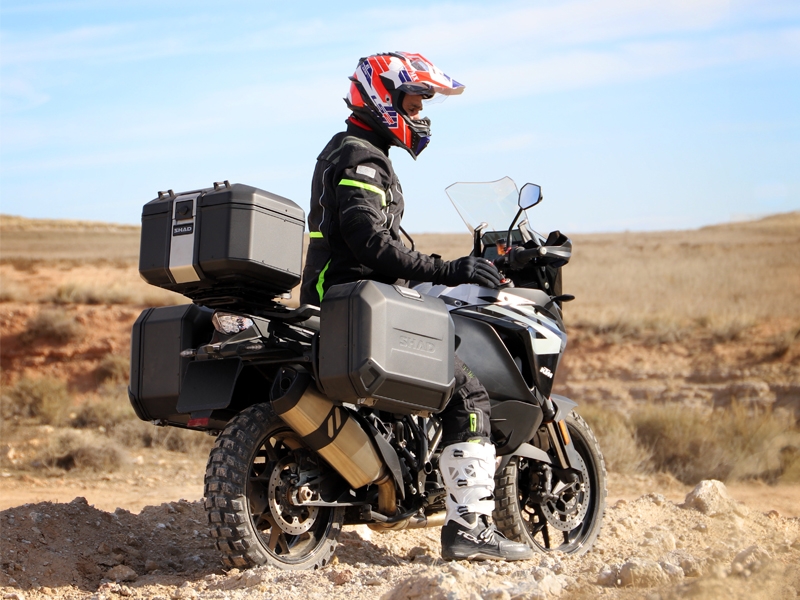 Set complet cutii aluminiu SHAD TERRA (negru), 37L cutie centrala   36L / 47L cutii laterale, incluzand kit montare si placa SHAD HONDA CRF 1100 Africa Twin