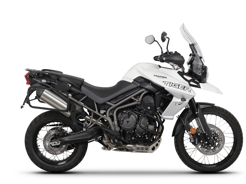 Set complet cutii aluminiu SHAD TERRA (negru), 37L cutie centrala 36L / 47L cutii laterale, incluzand kit montare si placa SHAD TRIUMPH Tiger 800 Set complet cutii aluminiu SHAD TERRA (negru), 37L cutie centrala 36L / 47L cutii laterale, incluzand kit montare si placa SHAD TRIUMPH Tiger 800