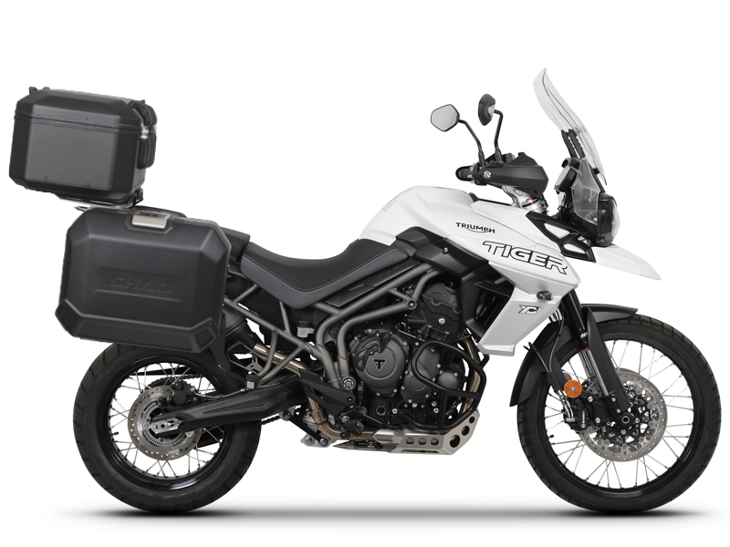 Set complet cutii aluminiu SHAD TERRA (negru), 37L cutie centrala 36L / 47L cutii laterale, incluzand kit montare si placa SHAD TRIUMPH Tiger 800 Set complet cutii aluminiu SHAD TERRA (negru), 37L cutie centrala 36L / 47L cutii laterale, incluzand kit montare si placa SHAD TRIUMPH Tiger 800