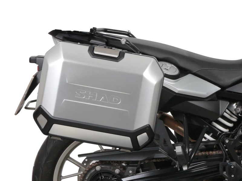 Set complet cutii aluminiu SHAD TERRA (negru), 37L cutie centrala   36L / 47L cutii laterale, incluzand kit montare si placa SHAD BMW F 650 GS/ F 700 GS/ F 800 GS