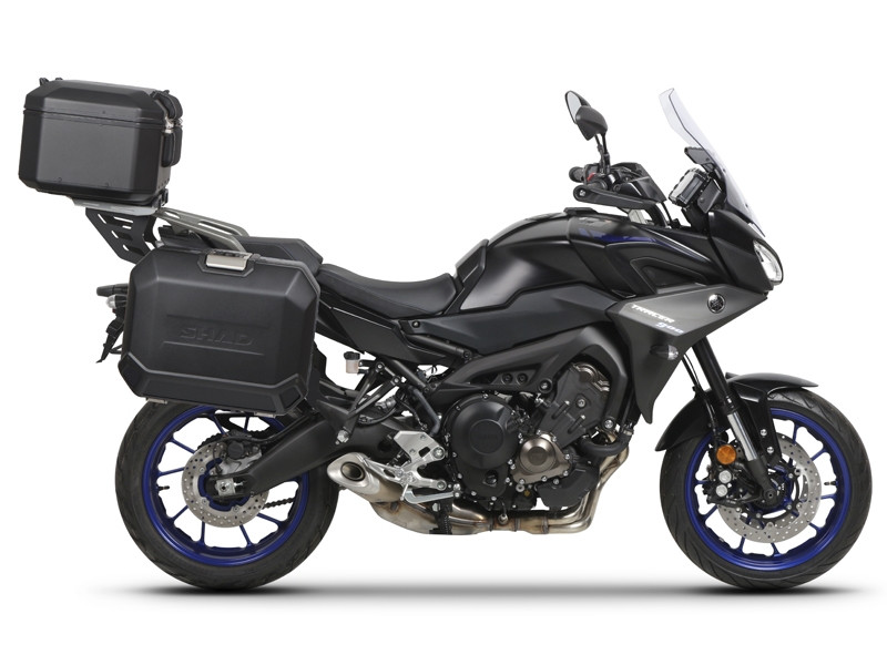 Set complet de cutii de aluminiu SHAD TERRA NEGRU, 37L cutie centrala si 36L / 36L cutii laterale, incluzand kit montaj si placa SHAD YAMAHA MT-09 Tracer / Tracer 900 Set complet de cutii de aluminiu SHAD TERRA NEGRU, 37L cutie centrala si 36L / 36L cutii laterale, incluzand kit montaj si placa SHAD YAMAHA MT-09 Tracer / Tracer 900