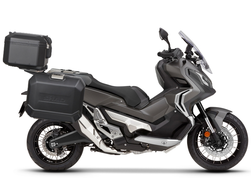 Set complet de cutii de aluminiu SHAD TERRA NEGRU, 37L cutie centrala si 36L / 36L cutii laterale, incluzand kit montaj si placa SHAD HONDA X-ADV 750 Set complet de cutii de aluminiu SHAD TERRA NEGRU, 37L cutie centrala si 36L / 36L cutii laterale, incluzand kit montaj si placa SHAD HONDA X-ADV 750