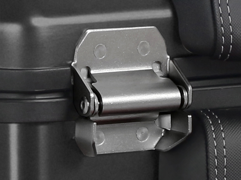 Set complet de cutii de aluminiu SHAD TERRA NEGRU, 37L cutie centrala si 36L / 36L cutii laterale, incluzand kit montaj si placa SHAD HONDA CB 500 X