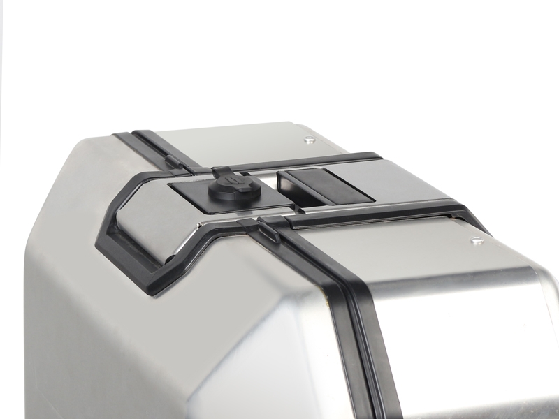 Set complet de cutii de aluminiu SHAD TERRA, 37L cutie centrala  si 47L / 47L cutii laterale, incluzand kit montaj si placa SHAD SUZUKI DL 650 V-Strom