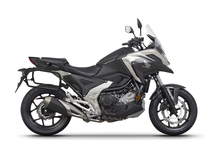 Set complet de cutii de aluminiu SHAD TERRA NEGRU, 37L cutie centrala si 36L / 36L cutii laterale, incluzand kit montaj si placa SHAD HONDA NC 750 X 2021-