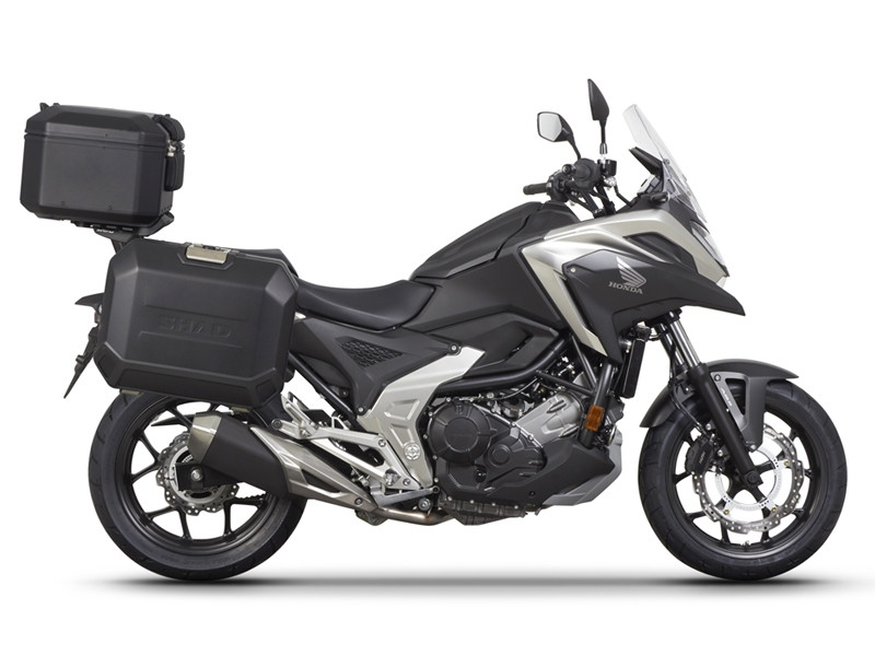 Set complet de cutii de aluminiu SHAD TERRA NEGRU, 48L cutie centrala si 36L / 36L cutii laterale, incluzand kit de montaj si placa SHAD HONDA NC 750 X 2021- Set complet de cutii de aluminiu SHAD TERRA NEGRU, 48L cutie centrala si 36L / 36L cutii laterale, incluzand kit de montaj si placa SHAD HONDA NC 750 X 2021-