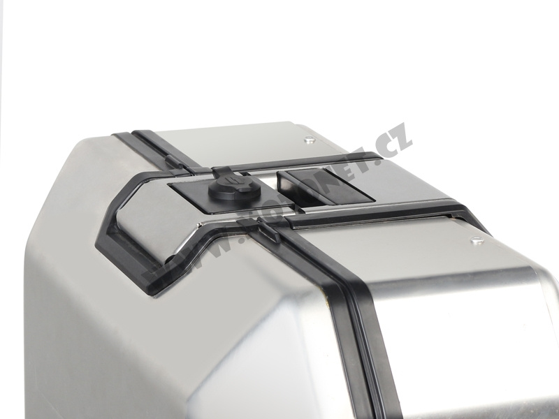 Set complet de cutii de aluminiu SHAD TERRA, 48L cutie centrala si 36L / 36L cutii laterale, incluzand kit montaj si placa SHAD DUCATI MULTISTRADA 950 / 1200 / 1260 Set complet de cutii de aluminiu SHAD TERRA, 48L cutie centrala si 36L / 36L cutii laterale, incluzand kit montaj si placa SHAD DUCATI MULTISTRADA 950 / 1200 / 1260