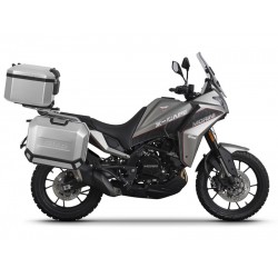 Set complet de cutii aluminiu SHAD TERRA, 48L cutie centrala si 36L / 47L cutii laterale, incluzand set de montaj si placa SHAD Moto Morini X-Cape 649 Set complet de cutii aluminiu SHAD TERRA, 48L cutie centrala si 36L / 47L cutii laterale, incluzand set de montaj si placa SHAD Moto Morini X-Cape 649