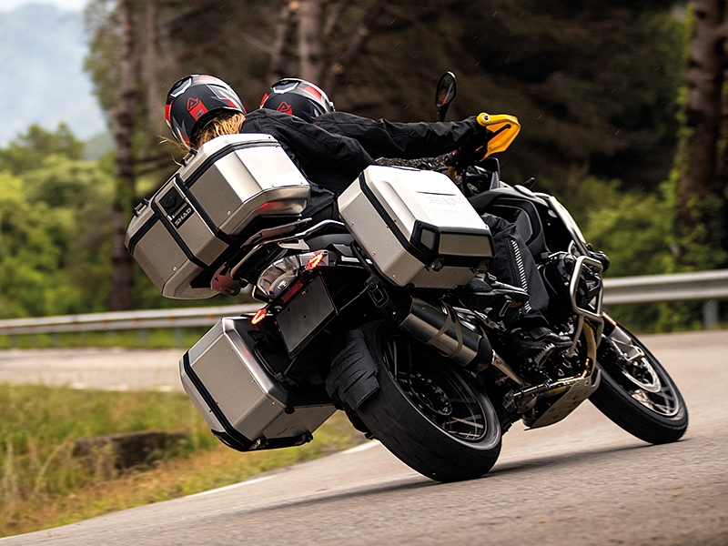 Complete set of aluminum cases SHAD TERRA, 55L topcase + 36L / 47L side cases, including mounting kit and plate SHAD BMW F 650 GS / F 700 GS/ F 800 GS (2008 - 2018)