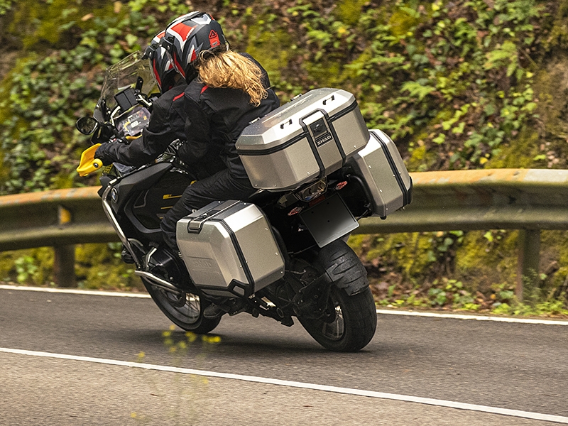 Complete set of aluminum cases SHAD TERRA, 55L topcase + 36L / 47L side cases, including mounting kit and plate SHAD BMW F 650 GS / F 700 GS/ F 800 GS (2008 - 2018)