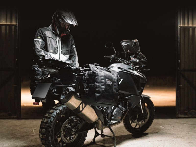 Complete set of SHAD TERRA TR40 adventure saddlebags and SHAD TERRA BLACK aluminium 48L topcase, including mounting kit SHAD Ducati Multistrada 1200 V4