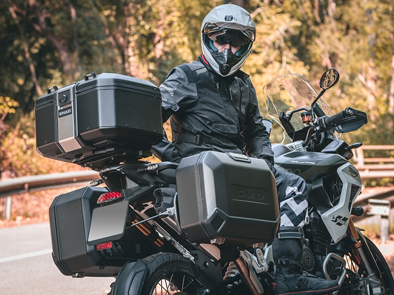 Complete set of SHAD TERRA TR40 adventure saddlebags and SHAD TERRA BLACK aluminium 55L topcase, including mounting kit SHAD CF Moto 800MT